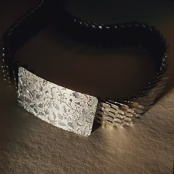 Vintage Pressed Metal Flower Design Waist Belt. - Picture 4 of 5